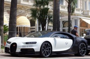 La caduta e la rinascita di Bugatti: dall’EB110 alla Veyron.