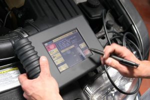 Come diagnosticare un problema dalla spia motore: i codici OBD.