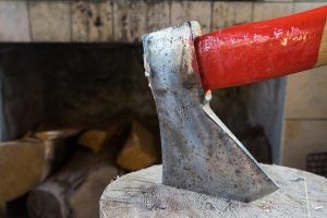 Tagliando fai-da-te: gli attrezzi essenziali per l’officina in casa